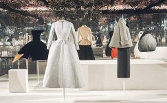 Dior’dan Formun Grameri: Couture, Heykel ve Miras Üzerine Bir Sergi