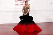 Margot Robbie’nin “Uğultulu Tepeler” Basın Turnesi: Gotik Romantizmin Modern Stil Günlüğü
