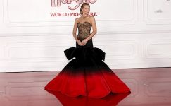 Margot Robbie’nin “Uğultulu Tepeler” Basın Turnesi: Gotik Romantizmin Modern Stil Günlüğü